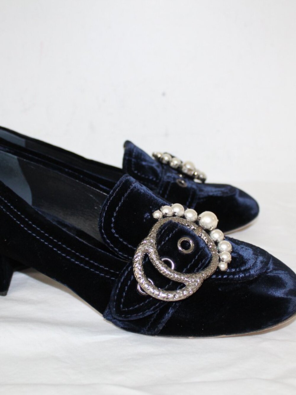 MIU MIU Embellished Faux Pearl Velvet Loafers Slip Ons Pumps Blue Chunk Heel 40 - Picture 6 of 7
